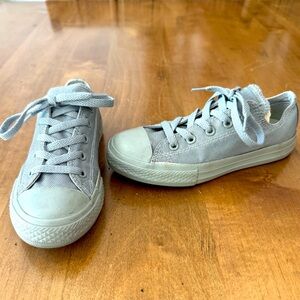 Kids Gray Converse Sneakers Size 1 (Little Kid)